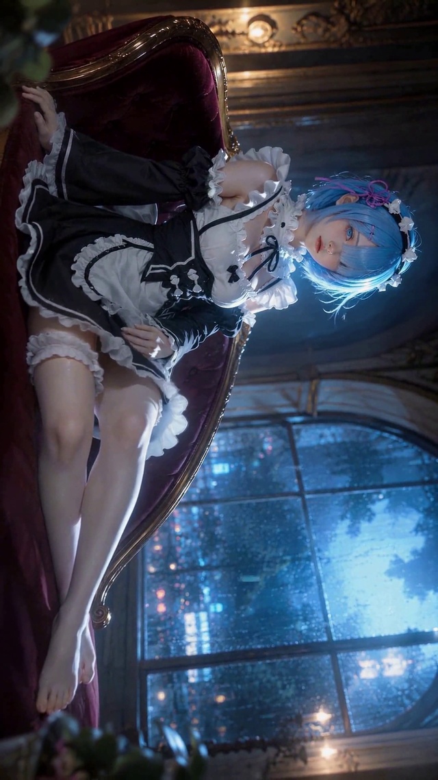 雨夜蓝发女仆
