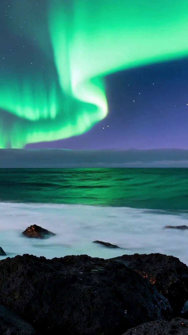 梦幻极光海岸星空夜景