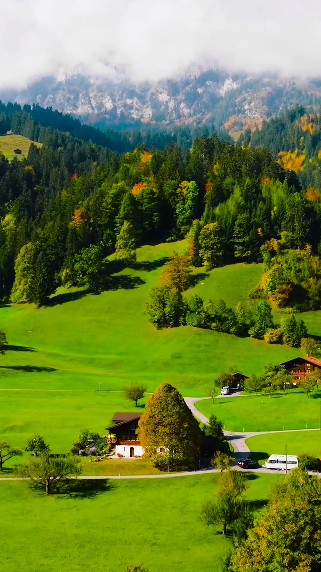 航拍瑞士绿地村庄