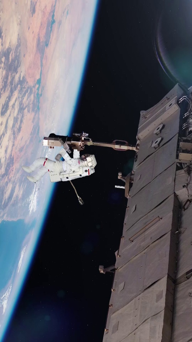 【探索星球的宇航员】