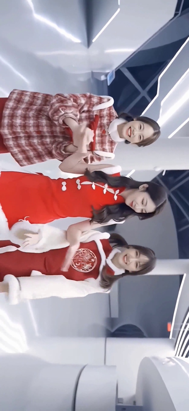 拉拉队性感美少女舞蹈桃花朵朵开