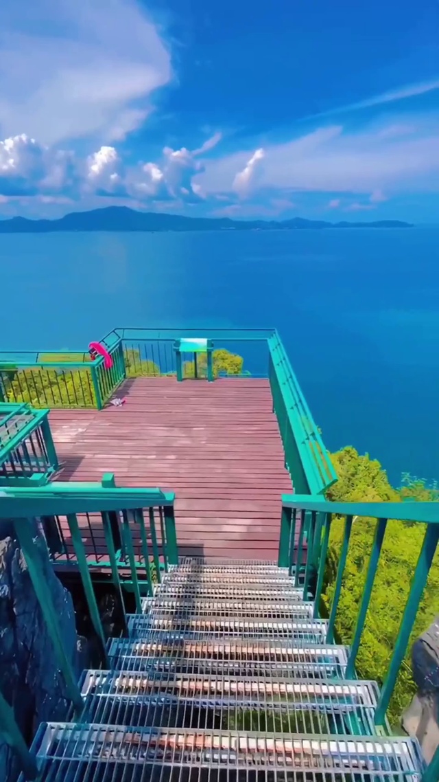 一座山，隔不了两两相思，一天涯，断不了两两无言，且听风吟，吟不完我一生思念。