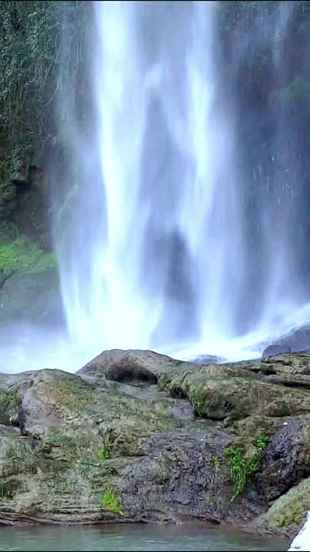 唯美山涧瀑布4K