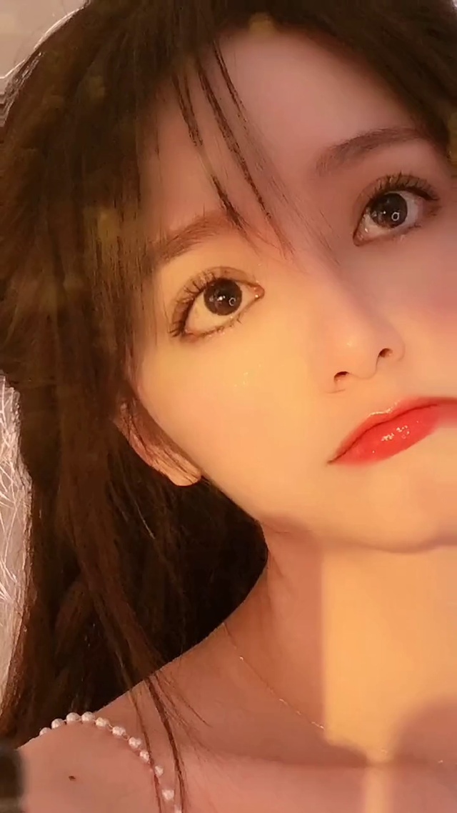 超调皮的表情包(美女手机动态壁纸) - 美女手机壁纸下载 - 元气壁纸