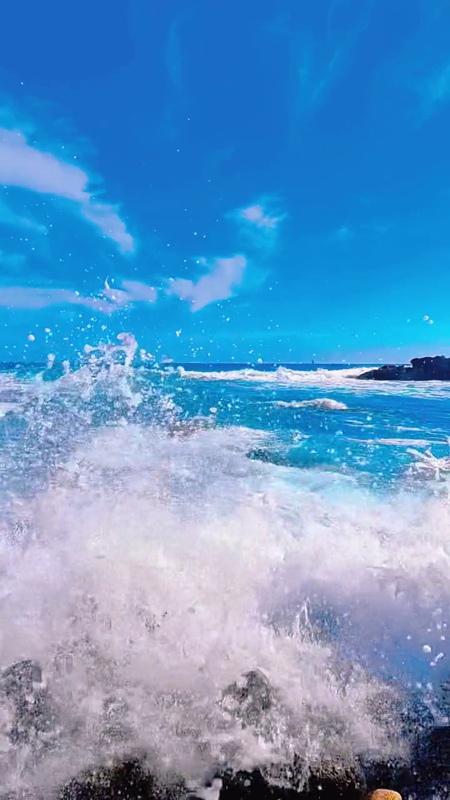 唯美的海边波浪