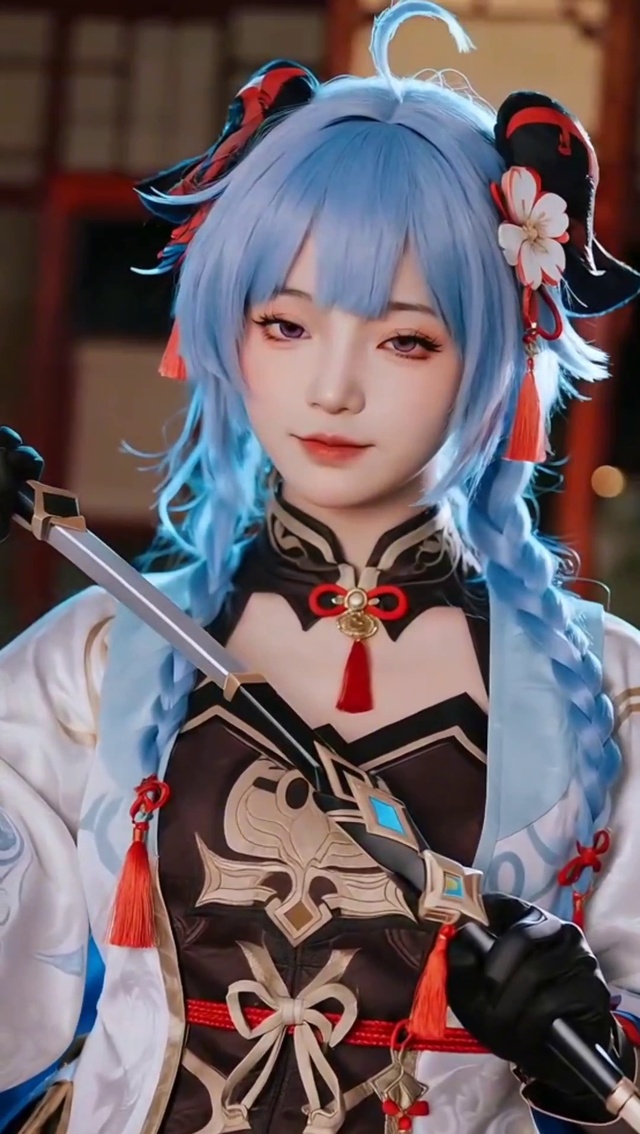 可爱的女生cos胡桃