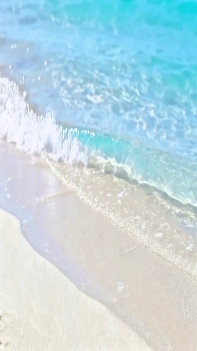 清澈沙滩海浪4K