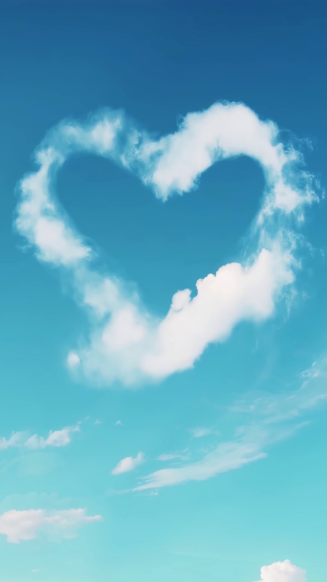 蓝天白云心型云朵