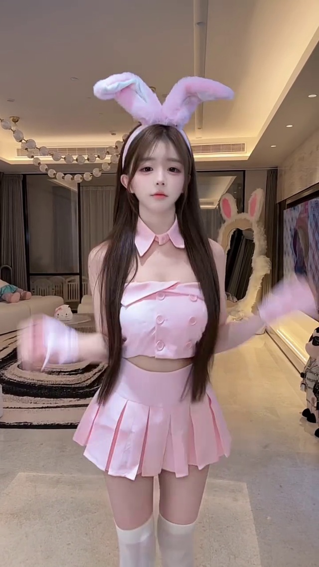 粉色美眉