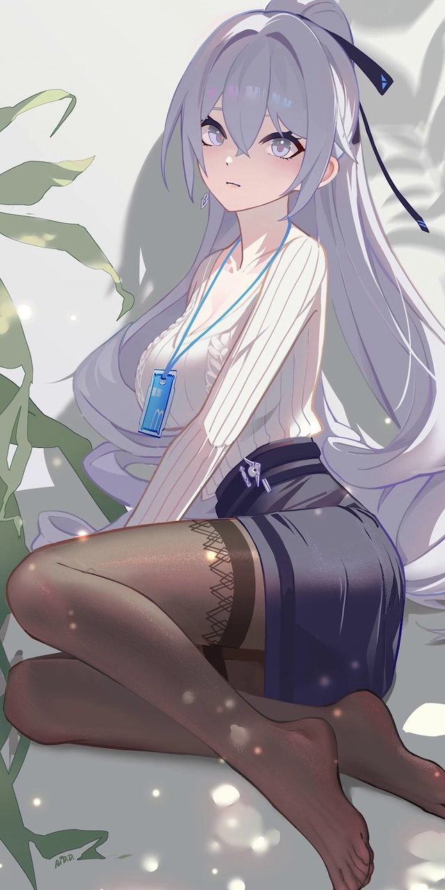 鸭鸭坐墙角