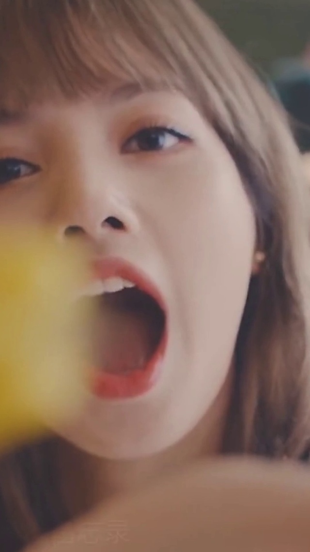 好看的小姐姐来了，亲一下