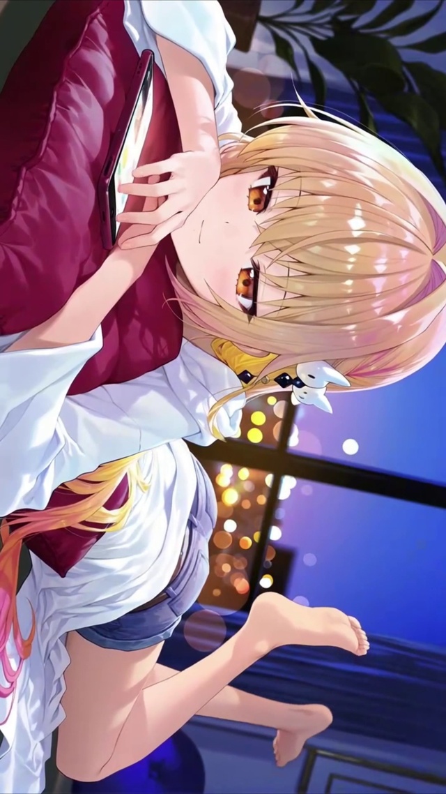 夜晚无聊玩游戏少女