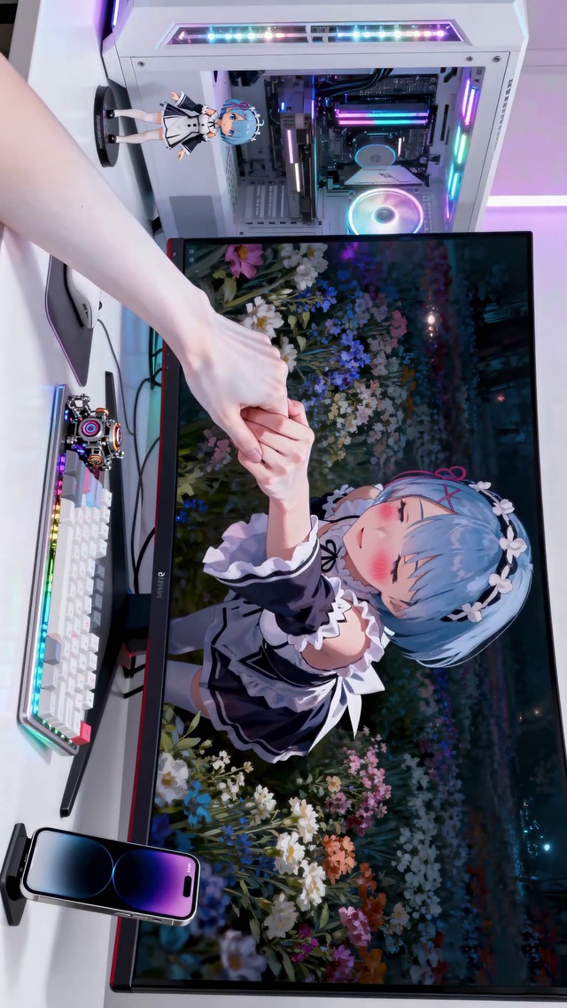 蓝发白丝雷姆穿越屏幕与主人互动