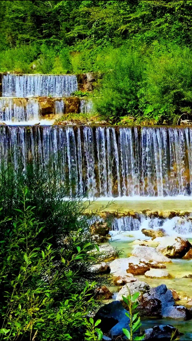 唯美山涧瀑布 4K