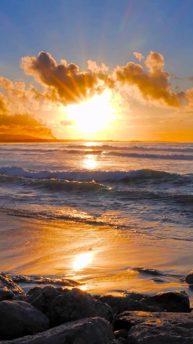 4K慢镜头下的夕阳海浪