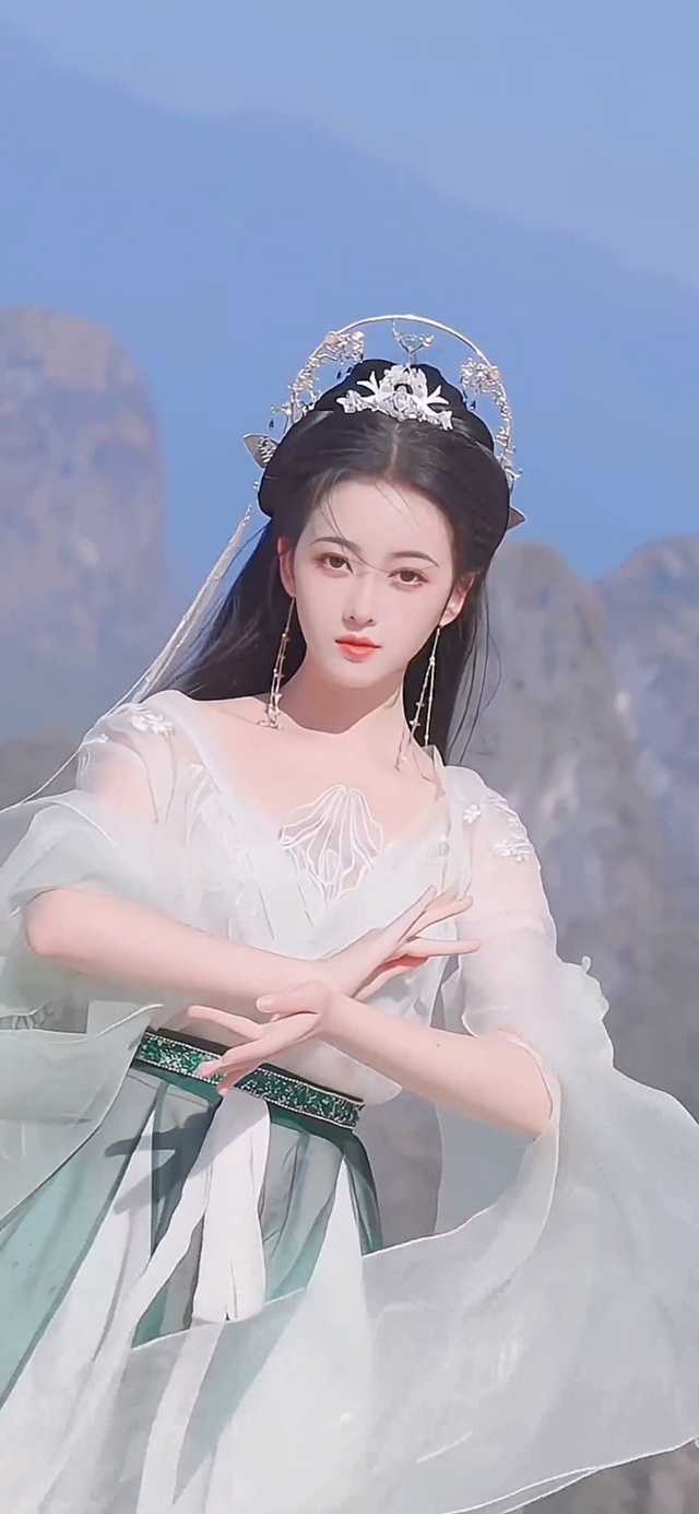 唯美古风美女翩翩起舞