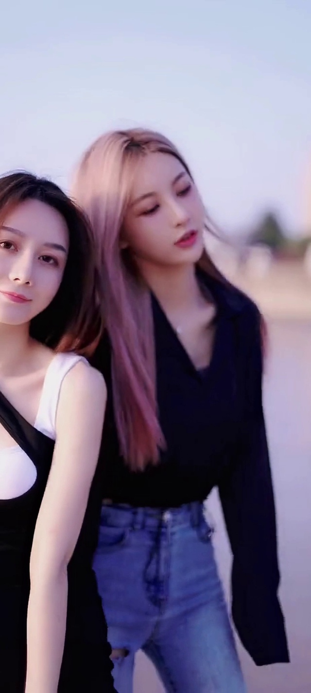 双舞美女