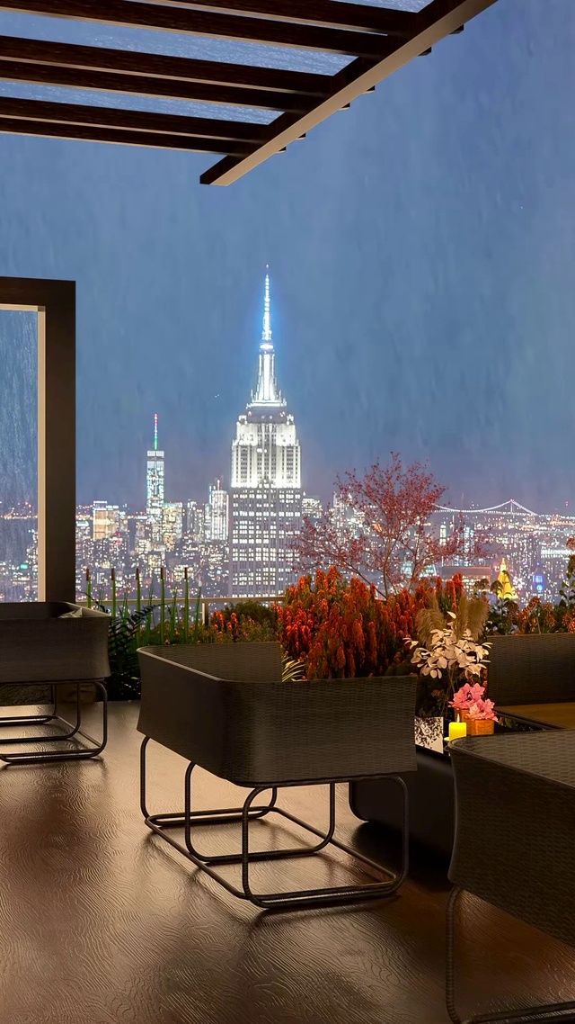 大雨天繁华都市夜景