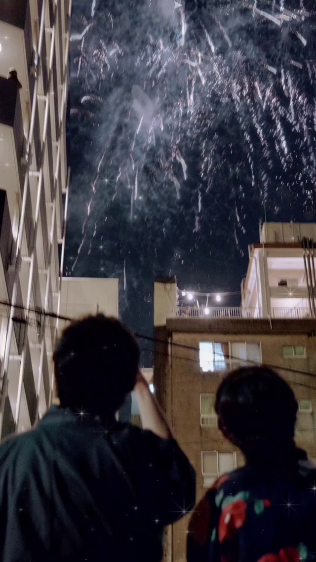 烟花四起 身边有你