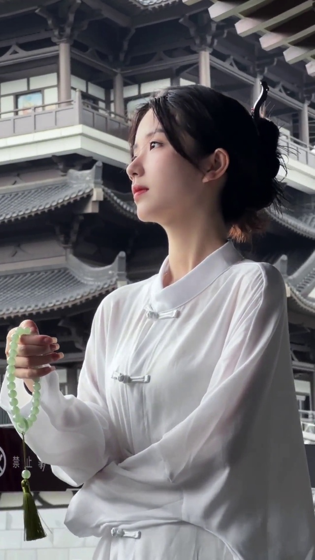 回眸一笑百媚生