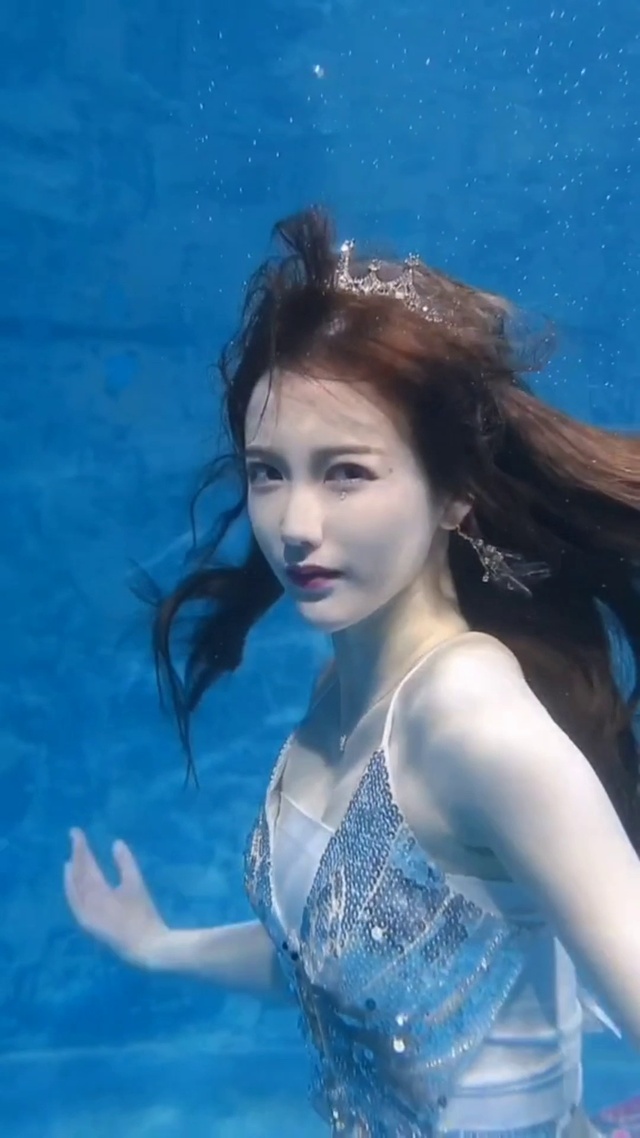 水中美女 性感美人鱼 