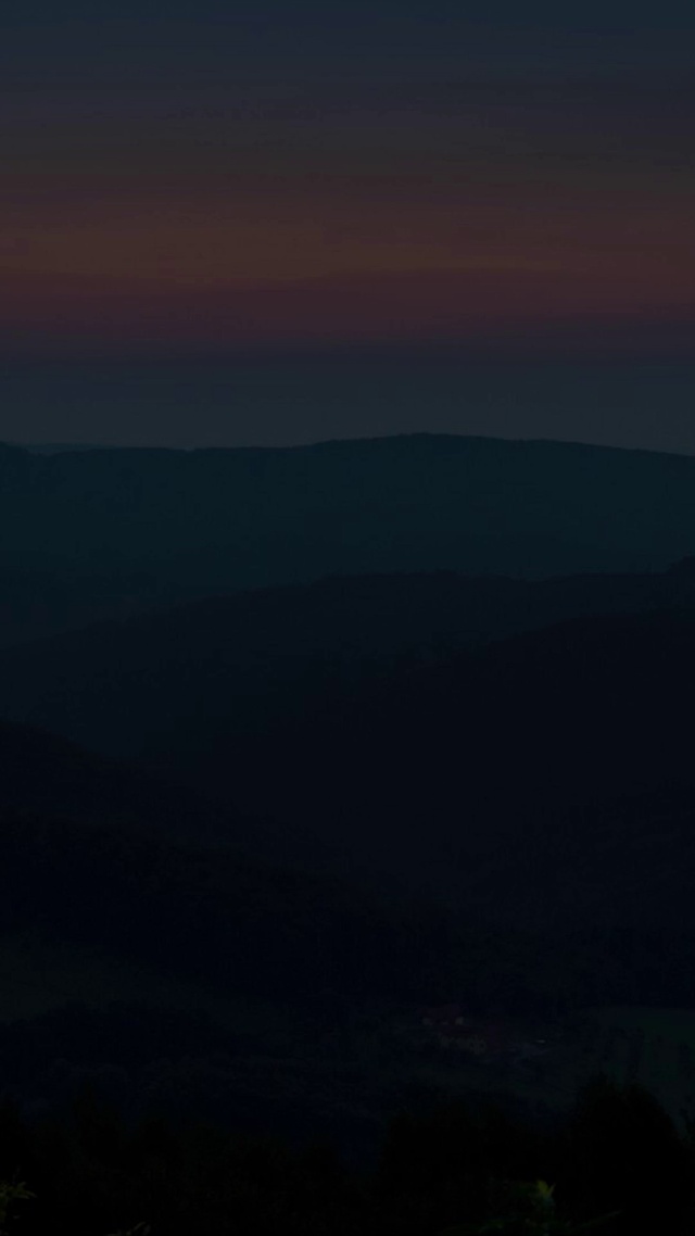 4K 高清 丘陵多雾的夏日早晨