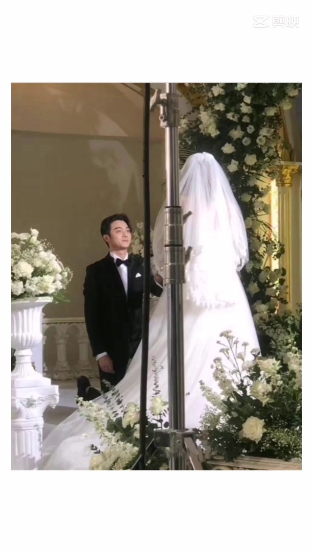 你微笑时很美，很好看，你们可以试着看一下