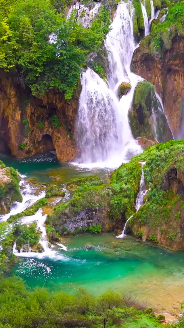 4K青山绿水瀑布