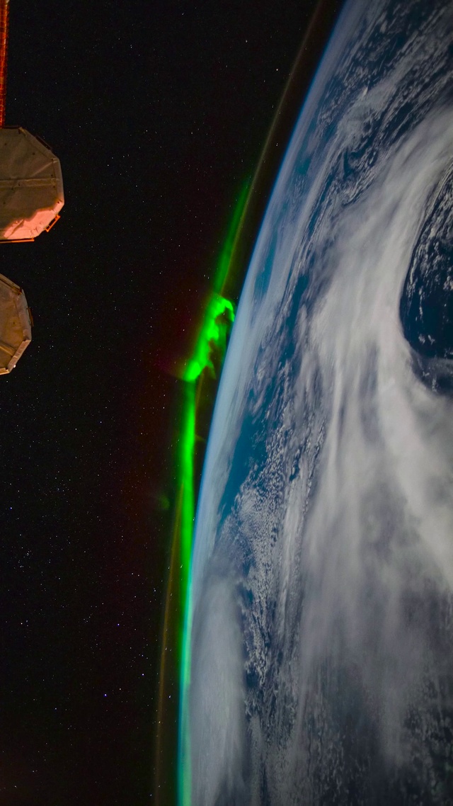 太空卫星地球极光