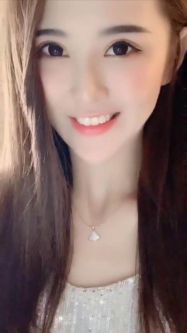 爱笑的女孩