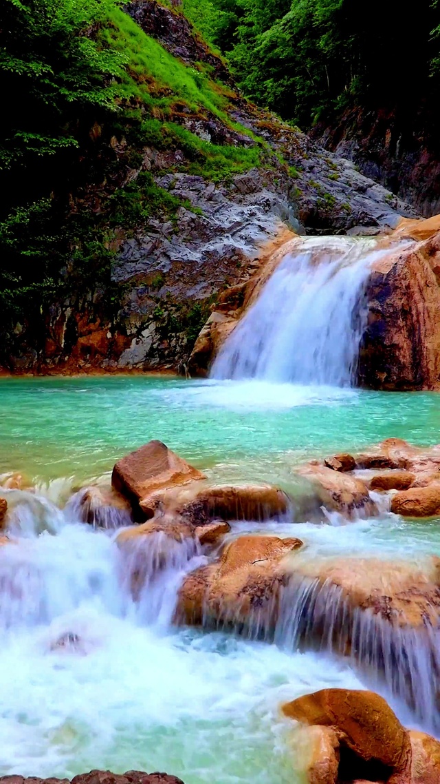 唯美山间流水4K