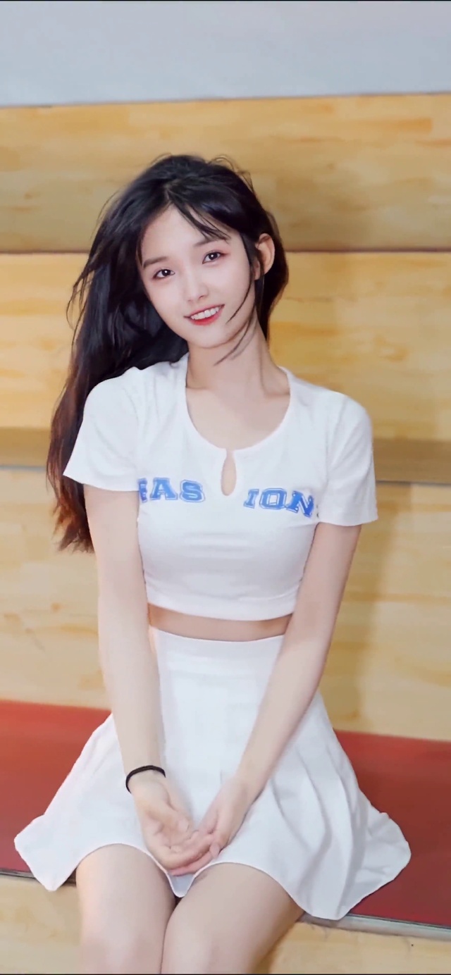 俏皮可爱清纯性感长腿美少女.4K极清