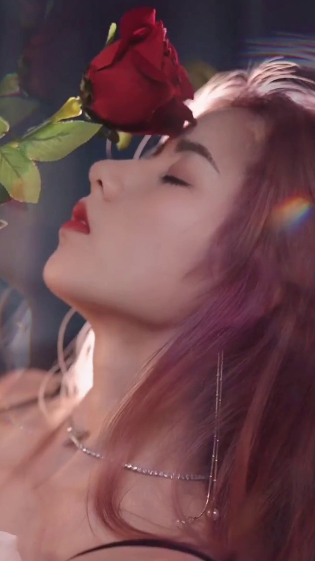 抖音美女李二巴@李二巴