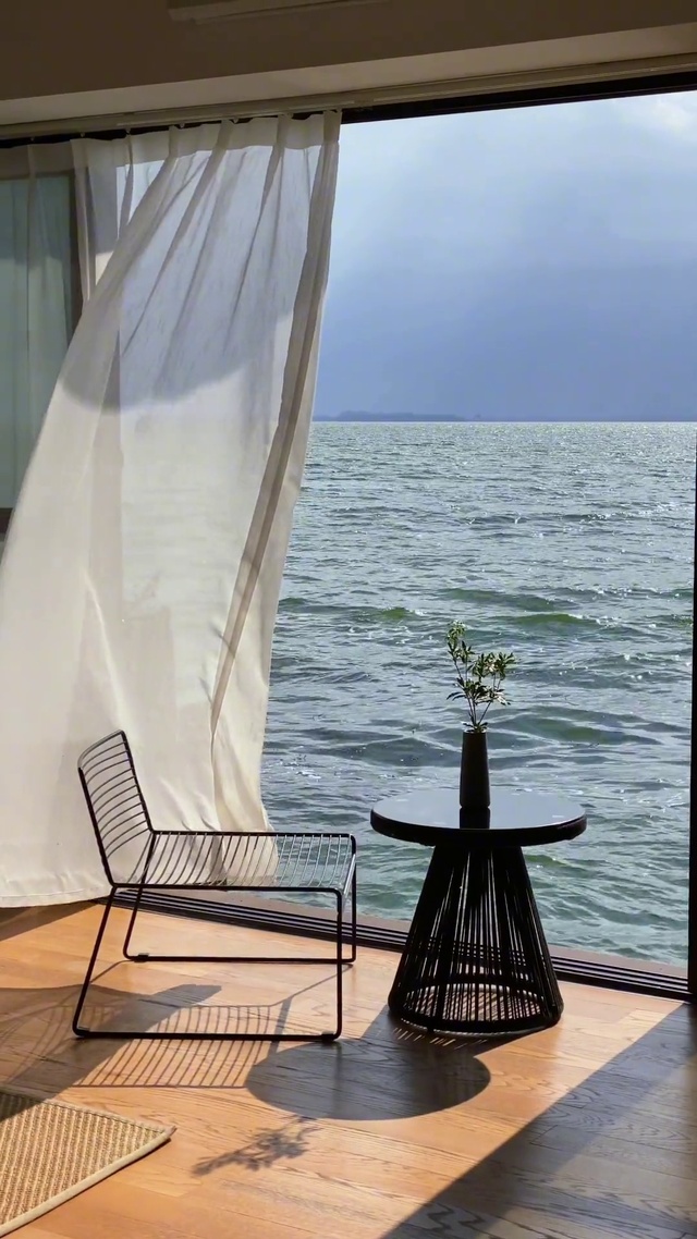 面朝温暖光与海