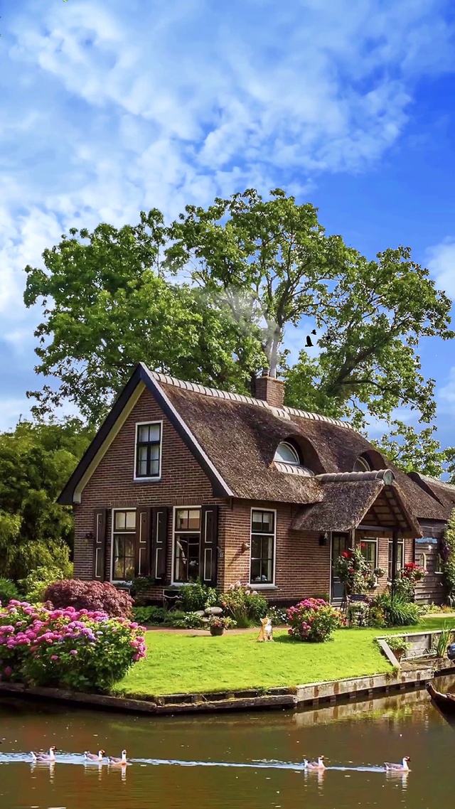 蓝天白云小房子