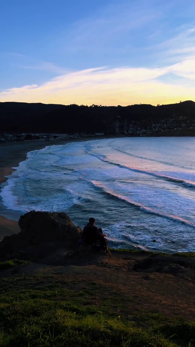 所爱隔山海，山海皆可平。