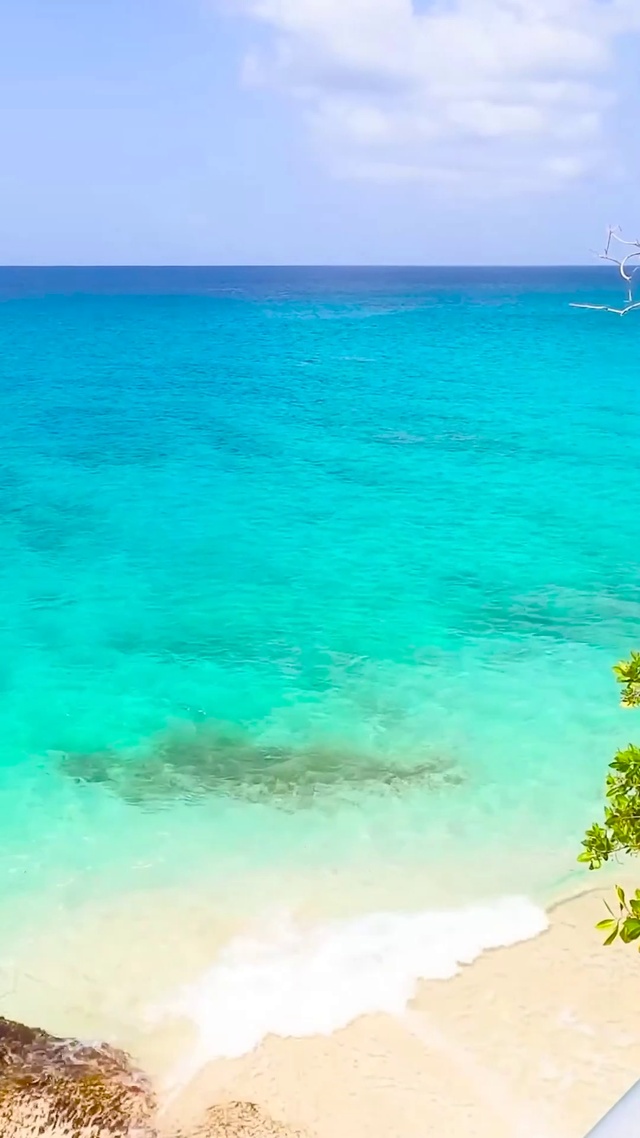 清澈海浪滩
