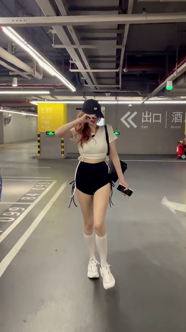 地下车库美女的长腿杀