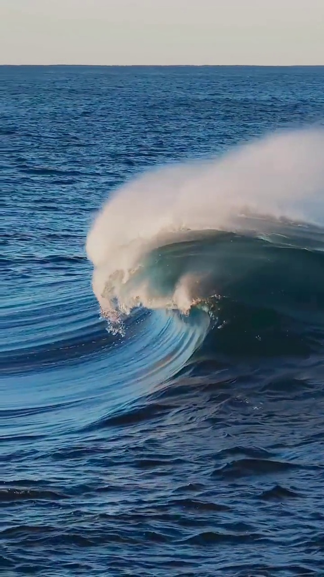 所爱隔山海，山海皆平