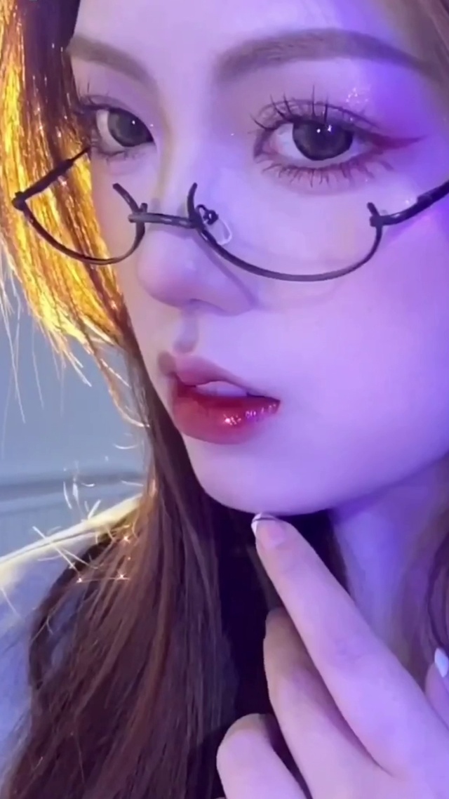 超级漂亮的美女。
