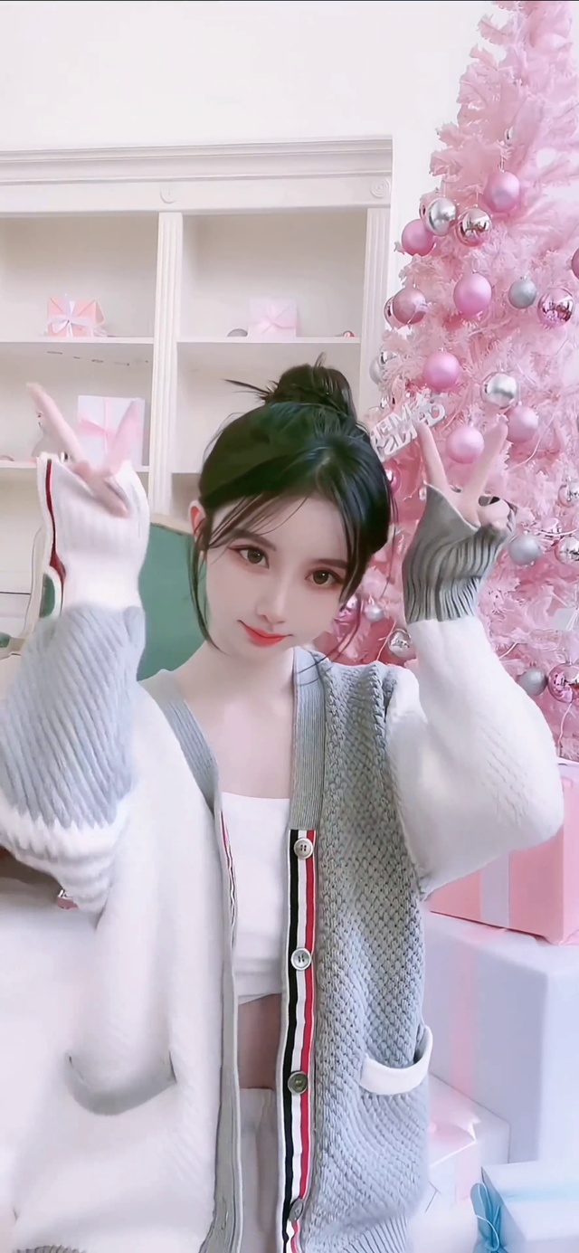 可爱呆萌乖巧小美女