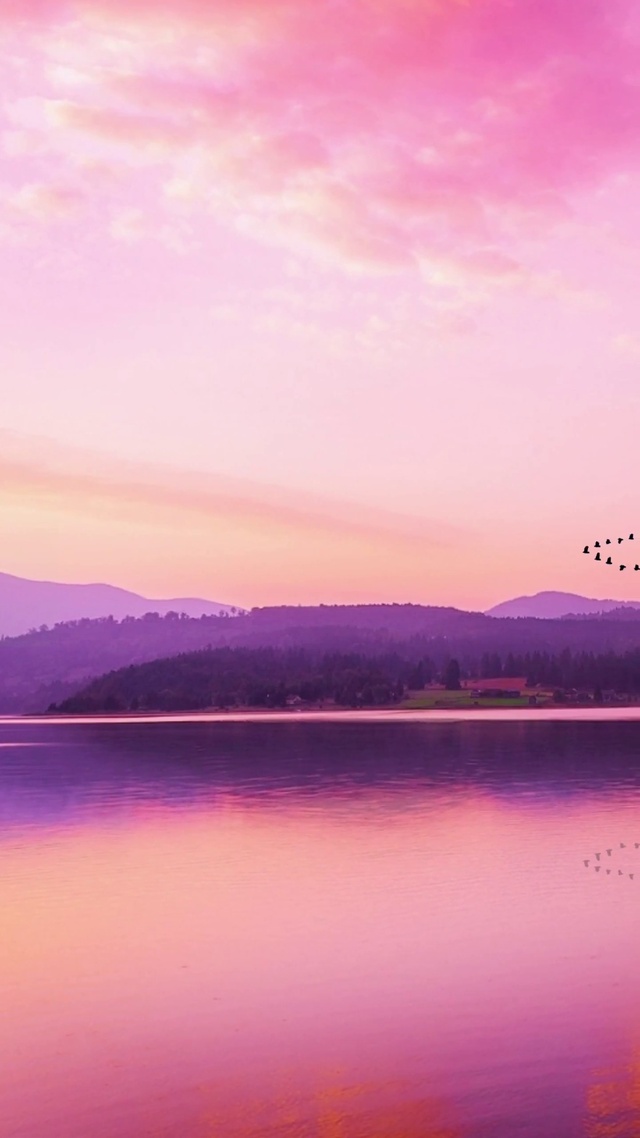 湖边晚霞，远山村落