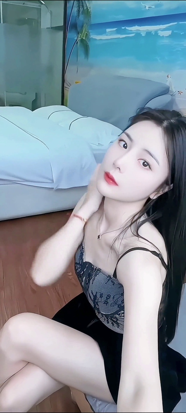 可爱比心甜美姐姐