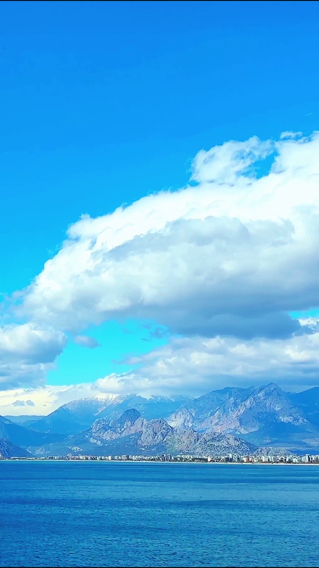 4K唯美蓝天白云湖水