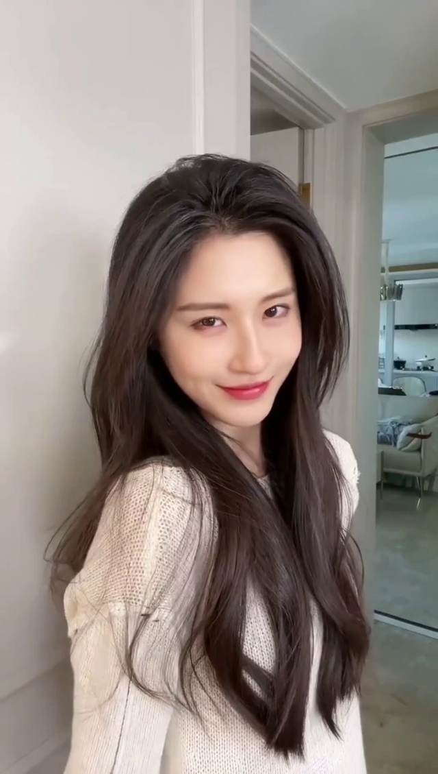 美丽的风景令我流连忘返，
女娲的作品也让人惊叹。