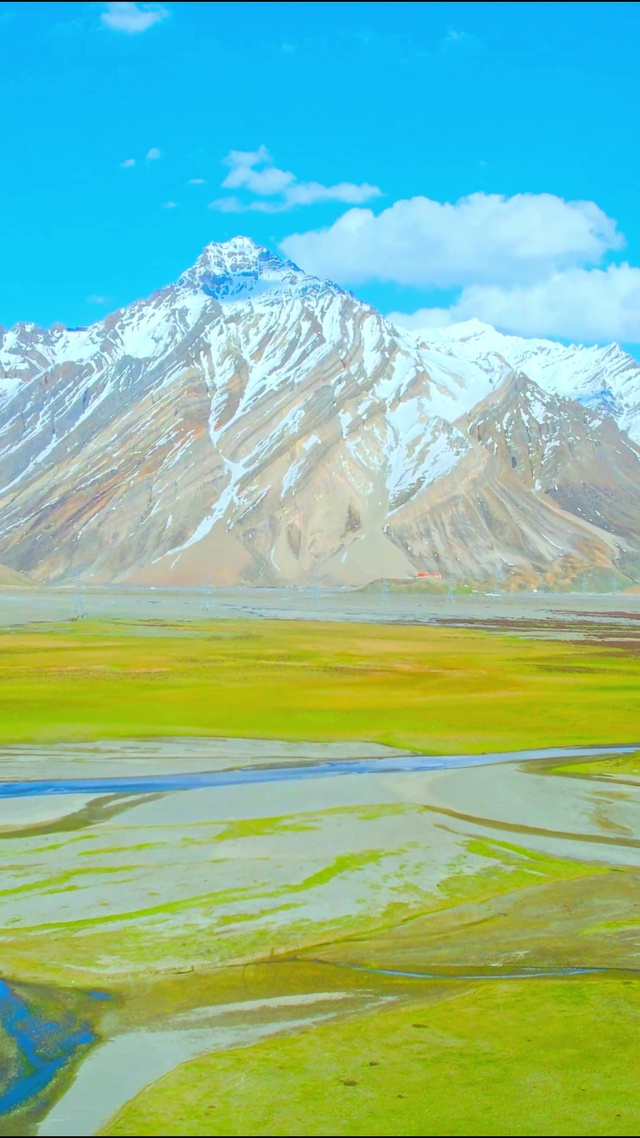 唯美雪山草地4K