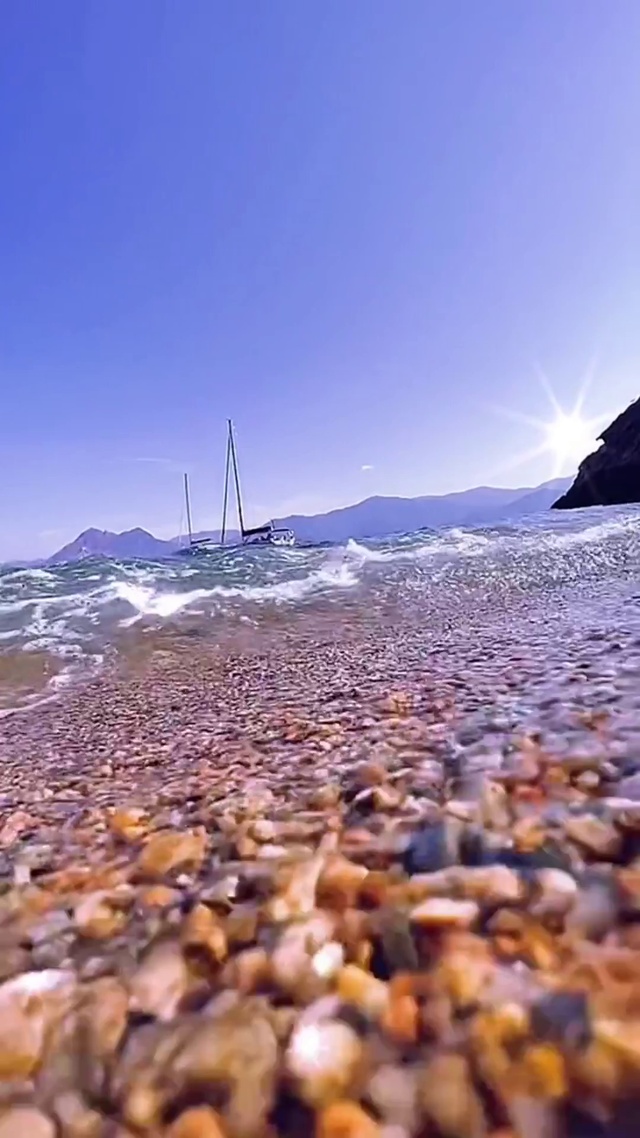 生活是海，距离是舟，生活是舟。距离是海，有你相伴，绝对精彩！