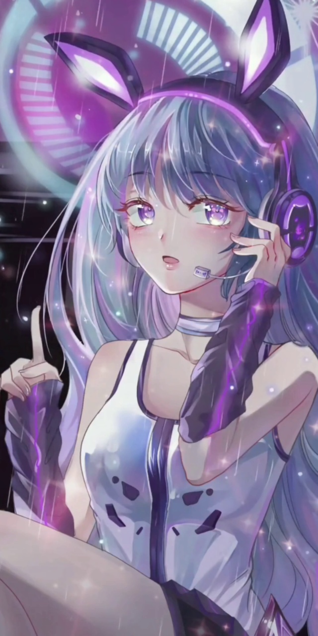 紫色兔兔耳机少女