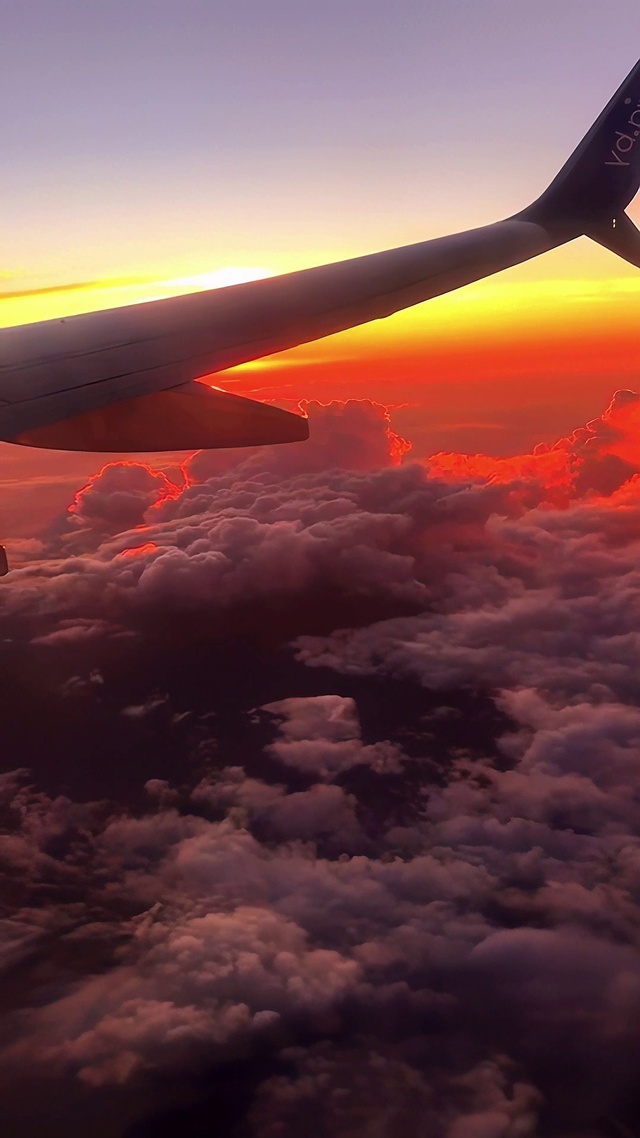 4k超清穿越云层