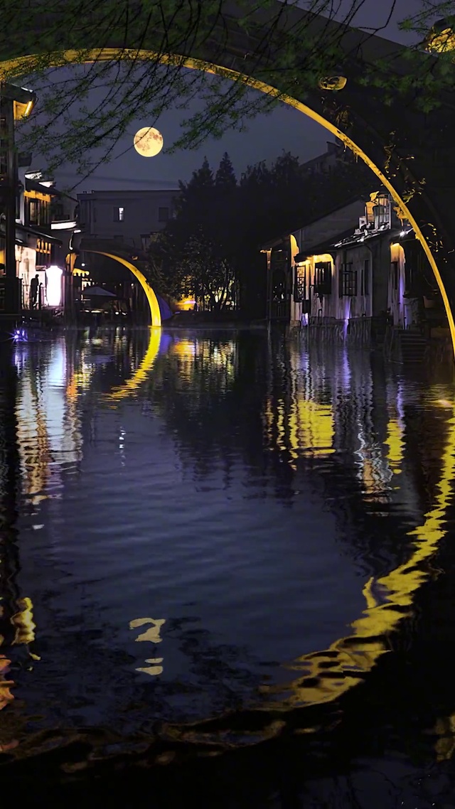 镜中花，水中月。